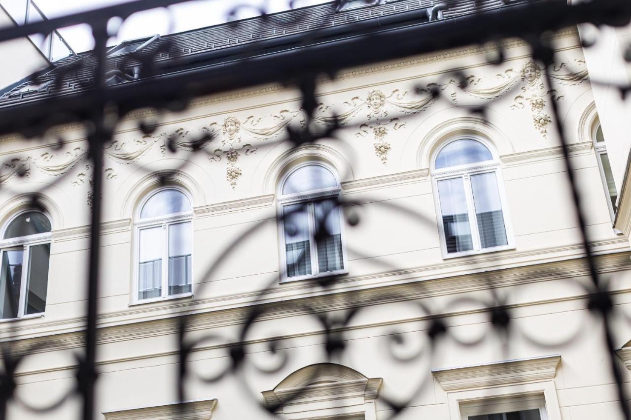 City Center Apartment With Balcony Budapest Luaran gambar