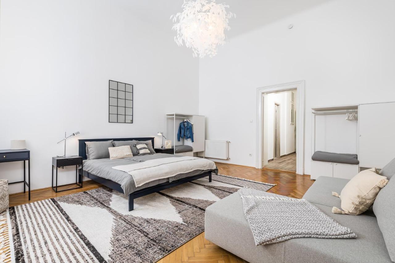 City Center Apartment With Balcony Budapest Luaran gambar