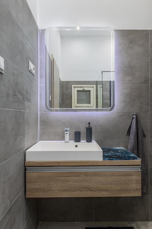 City Center Apartment With Balcony Budapest Luaran gambar