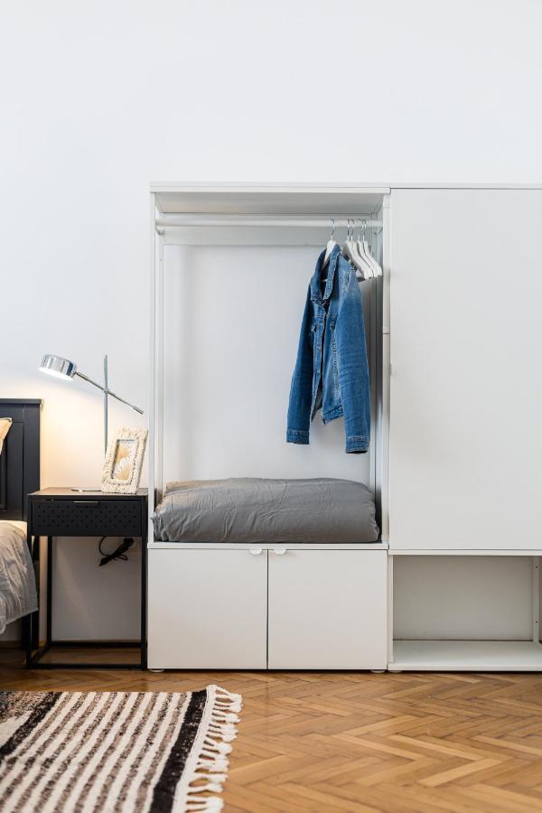 City Center Apartment With Balcony Budapest Luaran gambar