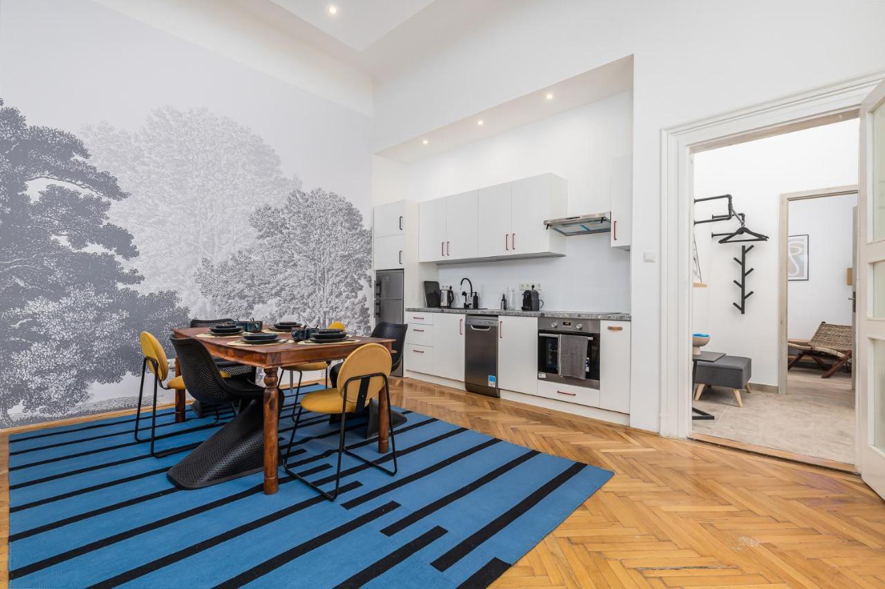 City Center Apartment With Balcony Budapest Luaran gambar