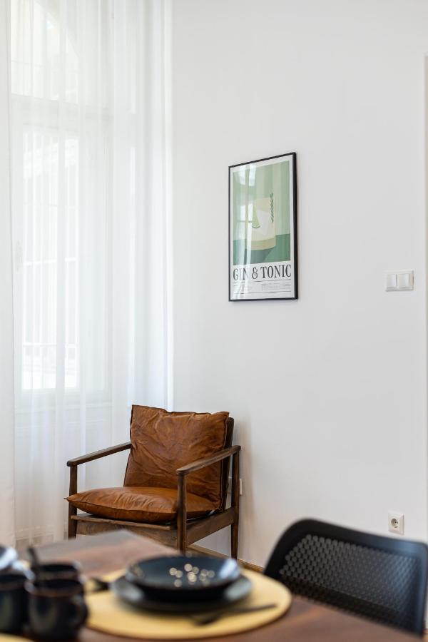 City Center Apartment With Balcony Budapest Luaran gambar