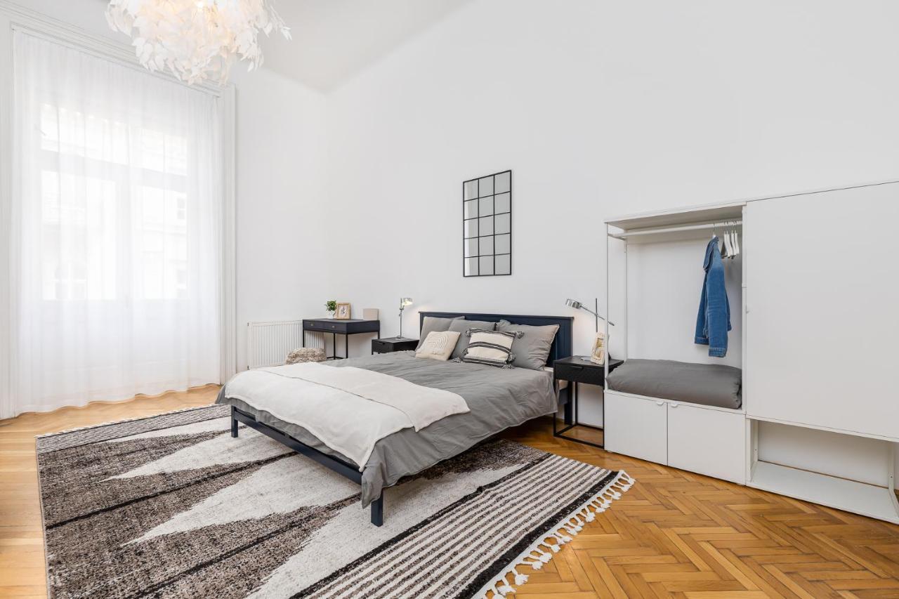 City Center Apartment With Balcony Budapest Luaran gambar