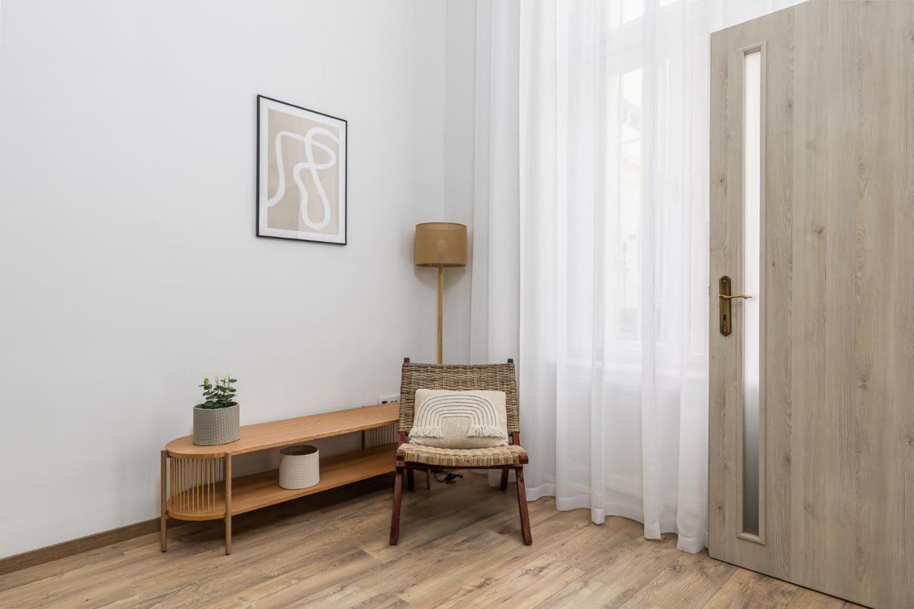 City Center Apartment With Balcony Budapest Luaran gambar